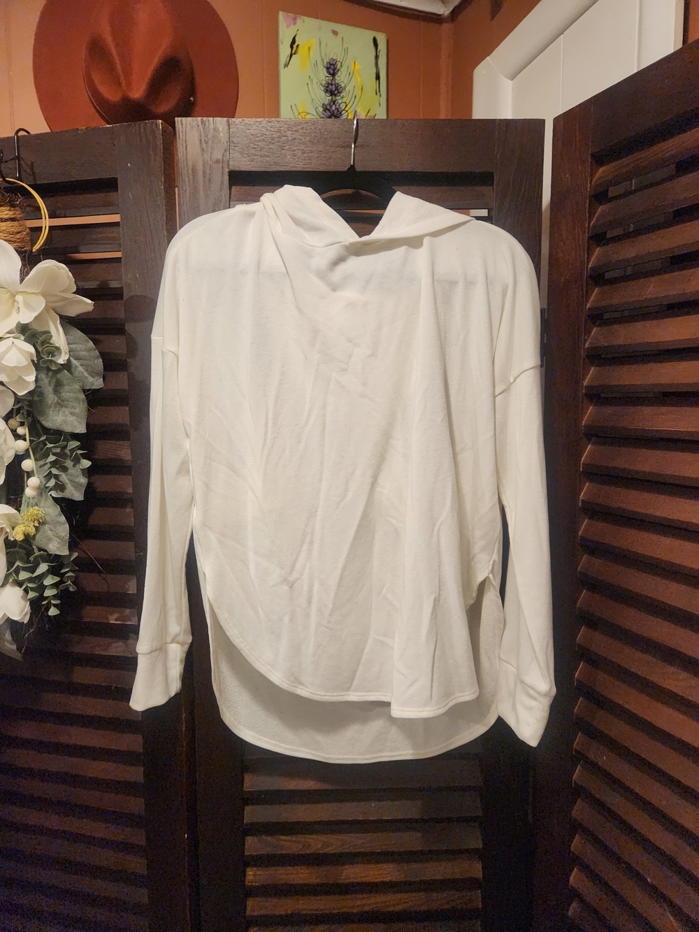 Xersion White Lightweight Hooded Long-Sleeve Top with Curved Hem